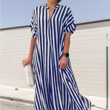 Indlæs billede til gallerivisning Stribet skjortekjole med V-hals