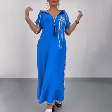 Indlæs billede til gallerivisning Trendy hættekjole med lynlåsdetaljer med en forbundet Cape-effekt