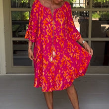 Indlæs billede til gallerivisning Kjole med fulde ærmer og print