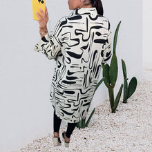 Indlæs billede til gallerivisning Overdimensioneret skjorte med abstrakt print