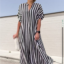 Indlæs billede til gallerivisning Stribet skjortekjole med V-hals
