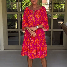 Indlæs billede til gallerivisning Kjole med fulde ærmer og print