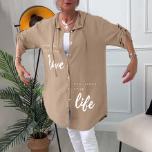 Indlæs billede til gallerivisning Hættejakke med bogstavprint og knapper