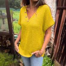 Indlæs billede til gallerivisning Kortærmet top med V-udskæring og nitter