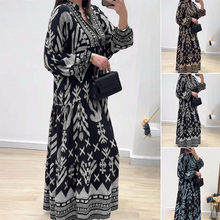 Indlæs billede til gallerivisning Langærmet kjole med V-udskæring og print