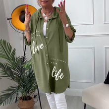 Indlæs billede til gallerivisning Hættejakke med bogstavprint og knapper