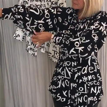 Indlæs billede til gallerivisning Afslappet top med revers med bogstavtryk