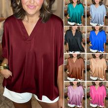 Indlæs billede til gallerivisning Kortærmet top med V-hals i silke