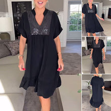 Indlæs billede til gallerivisning Kjole med fuld plissering og V-hals