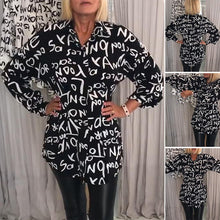 Indlæs billede til gallerivisning Afslappet top med revers med bogstavtryk