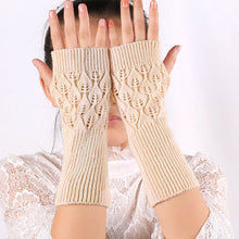 Indlæs billede til gallerivisning Varmstrikkede halvfingervanter