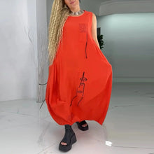 Indlæs billede til gallerivisning Afslappet ærmeløs maxikjole med abstrakt tryk