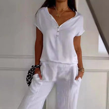 Indlæs billede til gallerivisning T-shirt med V-hals og korte, glatte ærmer