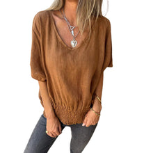 Indlæs billede til gallerivisning V-hals bomulds-hør-top med smock forneden - Forsalg
