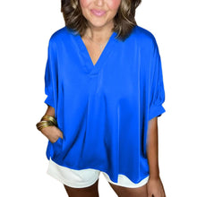 Indlæs billede til gallerivisning Kortærmet top med V-hals i silke