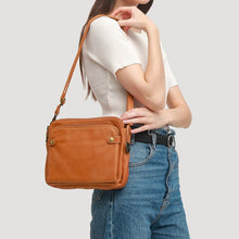 Indlæs billede til gallerivisning Leather Crossbody Bag