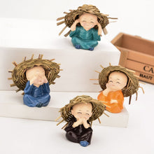 Indlæs billede til gallerivisning Babymunke-figur med hat i polyharpiks (4stk)