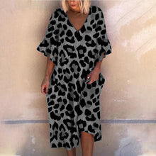 Indlæs billede til gallerivisning V-hals løs kjole med leopardprint