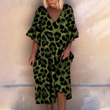 Indlæs billede til gallerivisning V-hals løs kjole med leopardprint