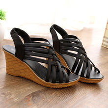 Indlæs billede til gallerivisning Sandaler med vævet kile