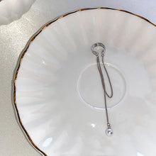 Indlæs billede til gallerivisning Perlekæde manchetørering med kvaster (Kun højre øre)