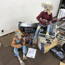 Indlæs billede til gallerivisning Sjove animerede duellerende banjospillende skeletter