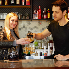 Indlæs billede til gallerivisning Dispenser og holder til 6 shotglas