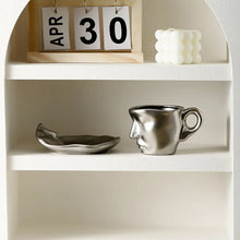 Indlæs billede til gallerivisning Kreativ keramisk kop der kysser undertallerkenen