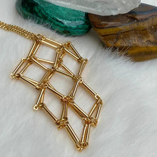 Indlæs billede til gallerivisning Halskæde i krystalsten med ramme