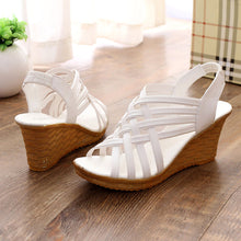 Indlæs billede til gallerivisning Sandaler med vævet kile