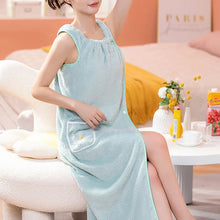 Indlæs billede til gallerivisning Hurtigtørrende vandabsorberende 2-i-1 badekåbe og håndklæde