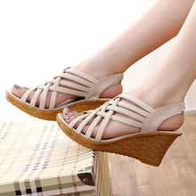 Indlæs billede til gallerivisning Sandaler med vævet kile