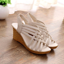 Indlæs billede til gallerivisning Sandaler med vævet kile