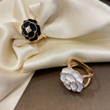 Indlæs billede til gallerivisning Camellia tørklædespænde