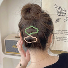 Indlæs billede til gallerivisning Cloud-shaped Hollow Bang Clip