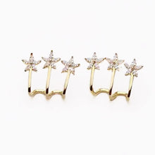 Indlæs billede til gallerivisning Tre blomster én gennemboret øreringe