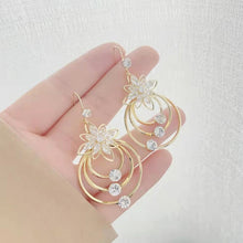 Indlæs billede til gallerivisning Tredobbelte Lotuskrystal øreringe