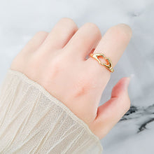 Indlæs billede til gallerivisning Kærlige kramme hænder par-ring