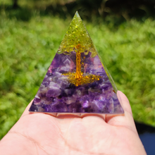 Indlæs billede til gallerivisning Livets mening Pyramide i harpiks