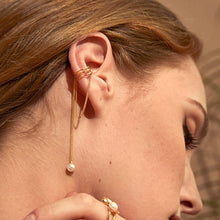 Indlæs billede til gallerivisning Perlekæde manchetørering med kvaster (Kun højre øre)