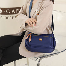 Indlæs billede til gallerivisning Skuldertaske med flere rum