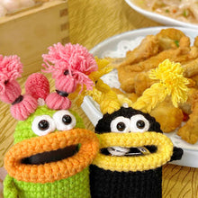 Indlæs billede til gallerivisning Kreativt håndstrikket nøgleetui med træksnor