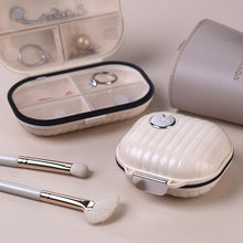 Indlæs billede til gallerivisning Praktisk pille-etui til hverdagen