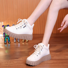 Indlæs billede til gallerivisning Populære lavskårne støvler med tyk sål