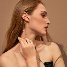 Indlæs billede til gallerivisning Perlekæde manchetørering med kvaster (Kun højre øre)