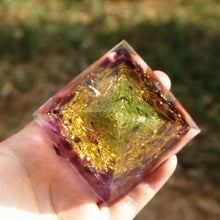 Indlæs billede til gallerivisning Livets mening Pyramide i harpiks