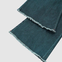 Indlæs billede til gallerivisning Mørkvaskede Midtalje jeans med brede ben og rå syninger