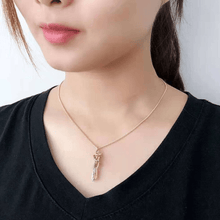 Indlæs billede til gallerivisning Heldigvis ejer dig - Knus halskæde