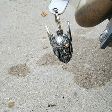 Indlæs billede til gallerivisning Beskyttende vikingegud nøglering med klokke