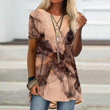 Indlæs billede til gallerivisning Kortærmet T-shirt med digitalt print